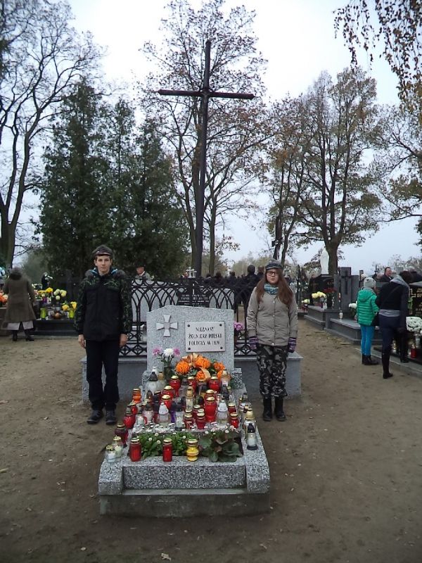 Warta harcerzy przy grobie Nieznanego Żołnierza.