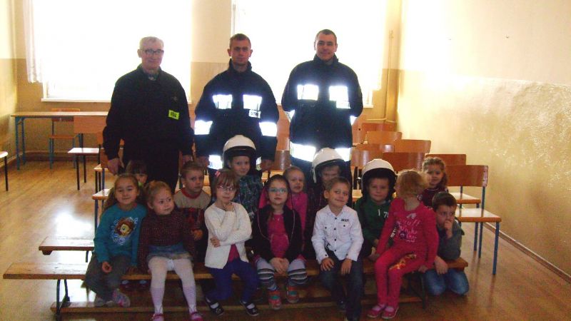 WIZYTA STRAŻY POŻARNEJ W SZKOLE FILIALNEJ W WIĘSŁAWICACH