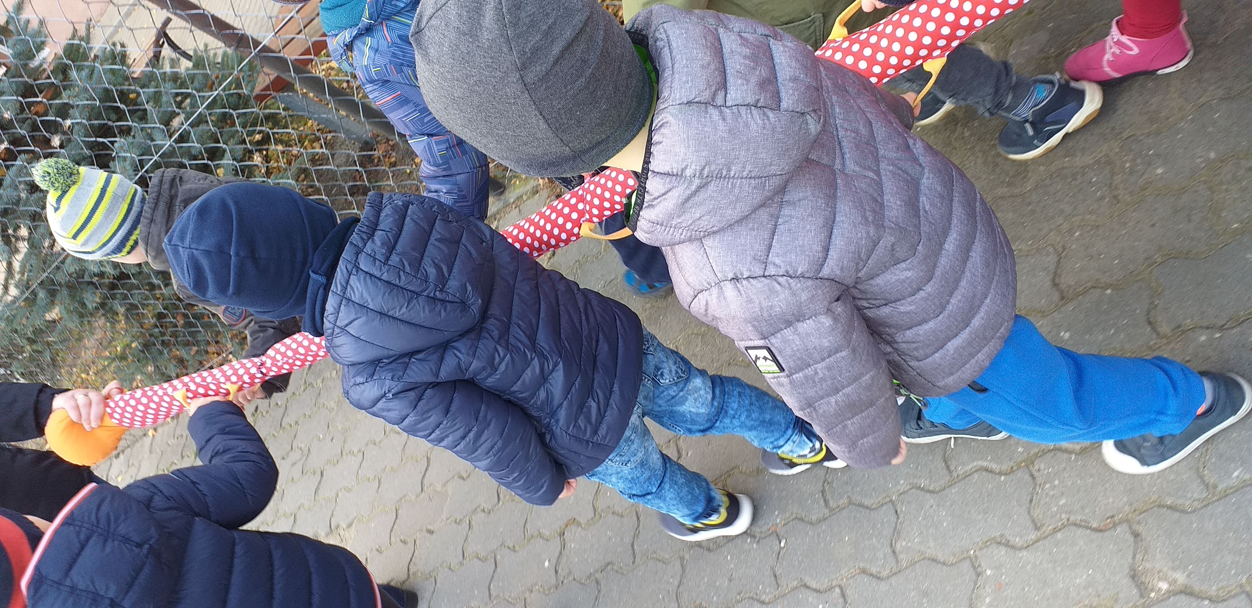 PRZEDSZKOLAKI NA SKRZYŻOWANIU